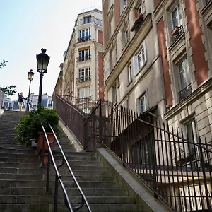  Appartement Duplex De Charme Au Coeur De Montmartre France